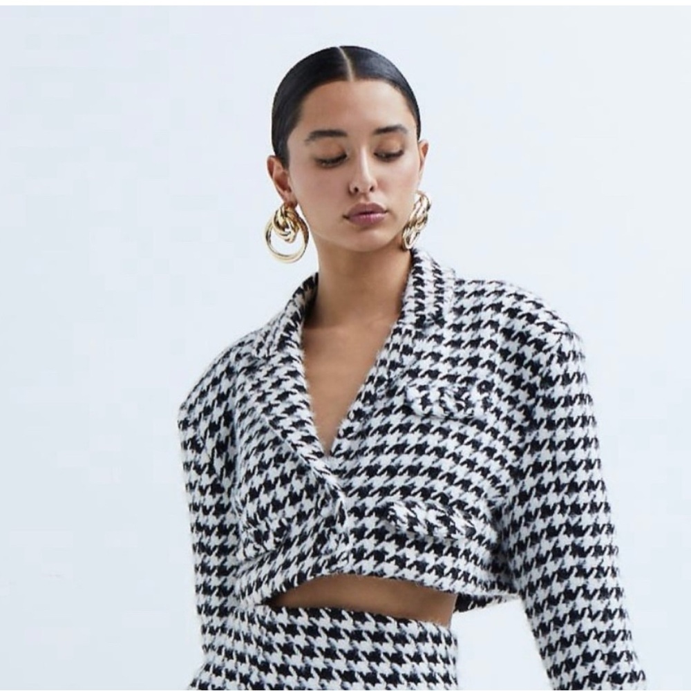 🚨SOLD 🚨
For Love and Lemons Black and White Houndstooth Cropped Blazer